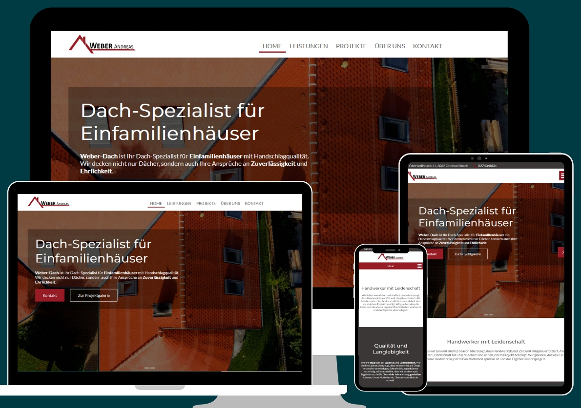 Website in verschiedenen Varianten auf Mobiltelefon, Tablett, Laptop und großem Bildschirm